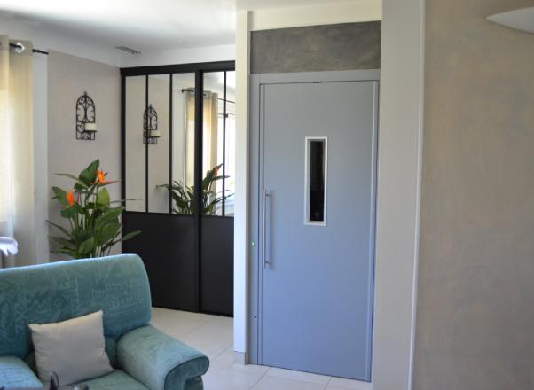 Ascenseur de maison installé en gaine par Sachot