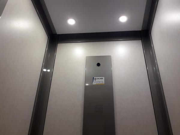 Ascenseur particulier installé en gaine par Sachot