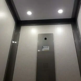 Ascenseur particulier installé en gaine par Sachot