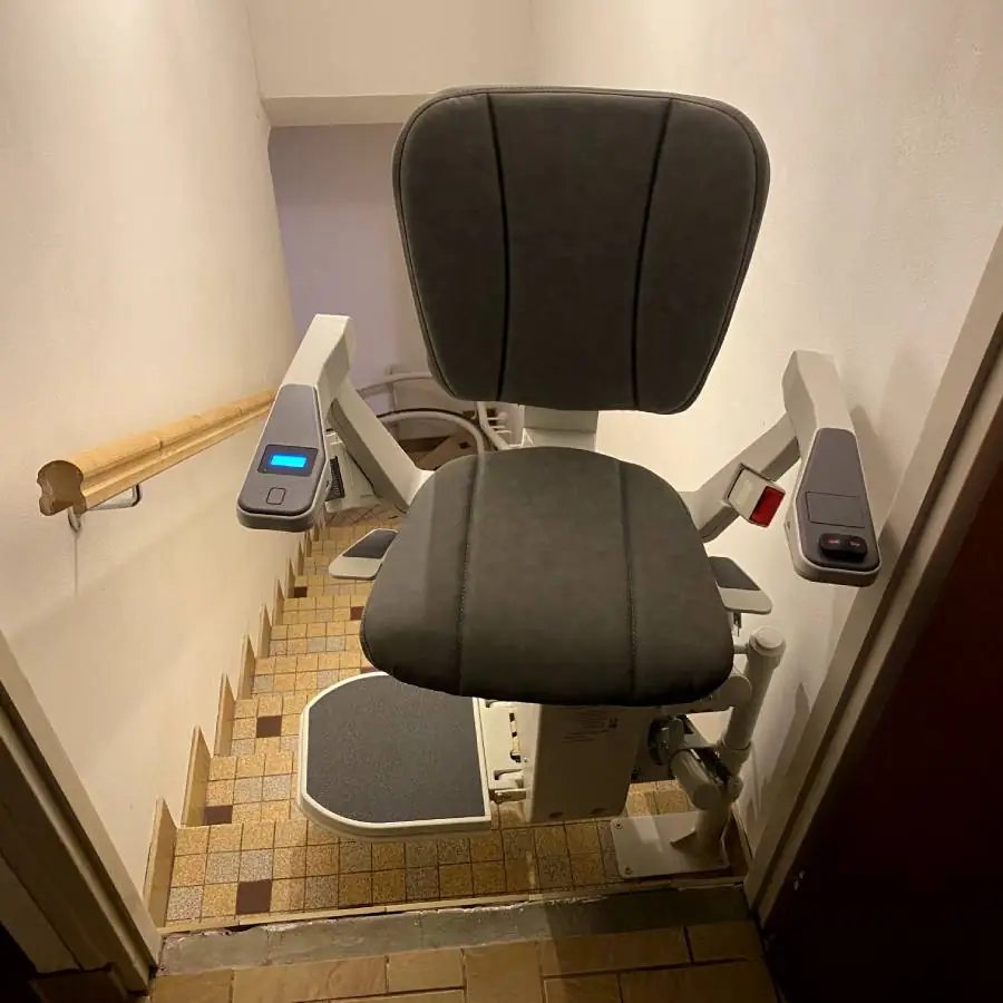 Monte escalier Grosbreuil